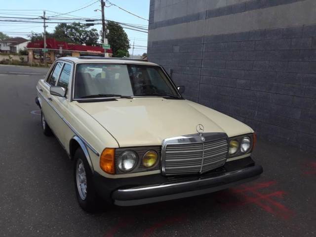 1983 Mercedes-Benz 300-Series 300 D 4dr Turbodiesel Sedan - photo 3