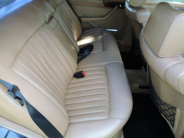1983 Mercedes-Benz 300-Series - photo 12