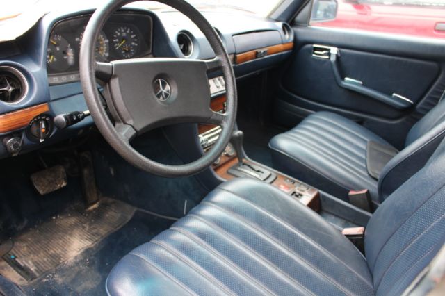 1983 Mercedes-Benz 300-Series Base Wagon 4-Door - photo 4