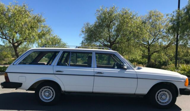 1983 MERCEDES-BENZ 300 TDT TURBODIESEL STATION WAGON OWNED BY FRANK SINATRA'S DA 1983 Mercedes-Benz 300-Series MB TEX