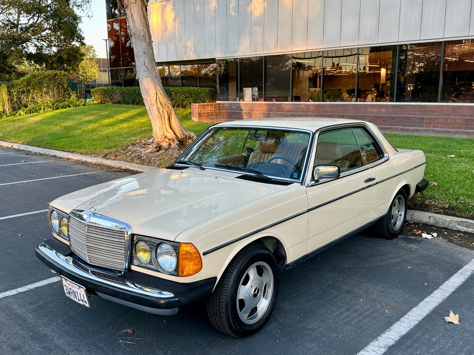 1983 Mercedes-Benz 300-Series - photo 2