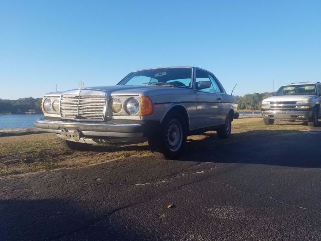 1983 mercedes-benz 300cd coupe, NADA avg retail $8400! turbo diesel. Runs great! 1983 Mercedes-Benz 300-Series Cd