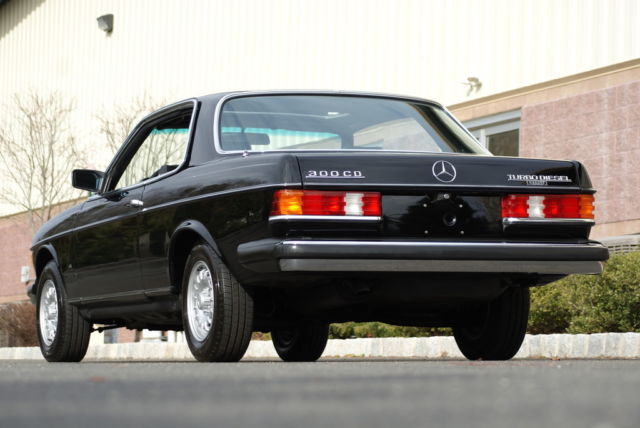 1983 Mercedes-Benz 300-Series Base Coupe 2-Door - photo 5