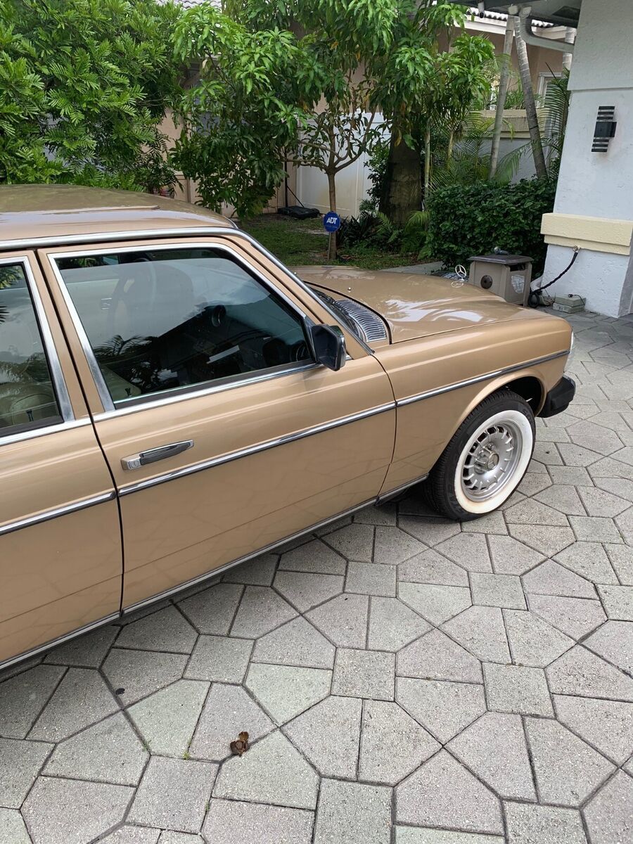 1983 Mercedes-Benz 300 - photo 3