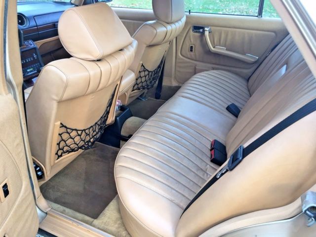 1983 Mercedes-Benz 300-Series Base Sedan 4-Door - photo 11