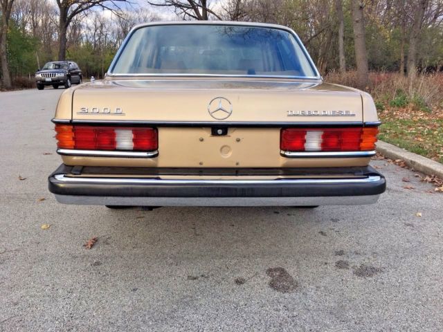 1983 Mercedes-Benz 300-Series Base Sedan 4-Door - photo 2