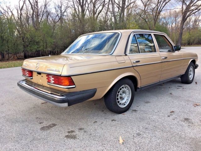 1983 Mercedes-Benz 300-Series Base Sedan 4-Door - photo 3