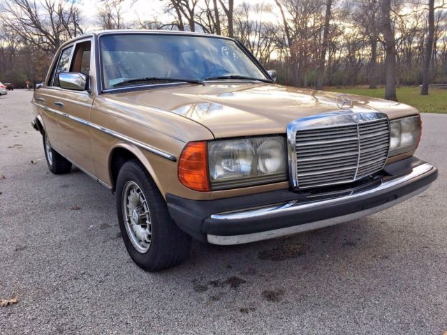 1983 Mercedes-Benz 300-Series Base Sedan 4-Door - photo 4