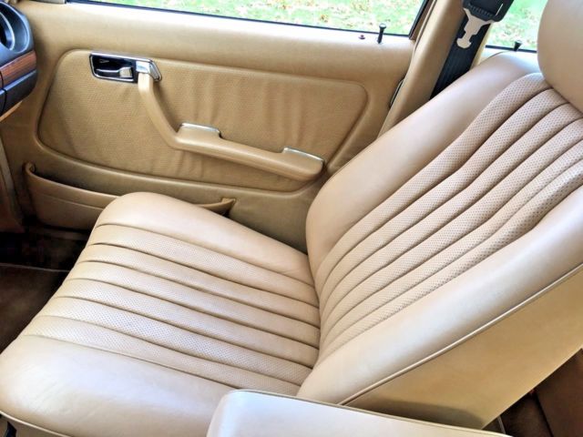 1983 Mercedes-Benz 300-Series Base Sedan 4-Door - photo 9