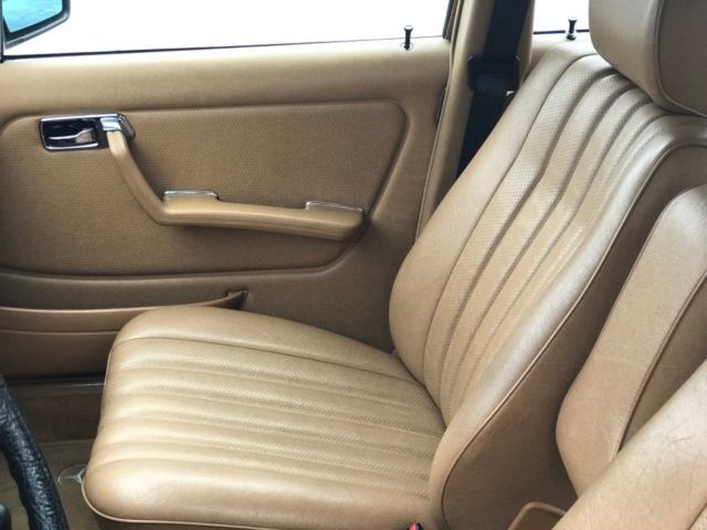 1983 Mercedes-Benz 300-Series Base Sedan 4-Door - photo 13