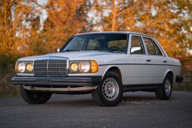 1983 Mercedes-Benz 300D W123 Turbodiesel Sedan 1983 Mercedes-Benz 300-Series 300D-T