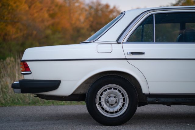1983 Mercedes-Benz 300-Series 300D-T - photo 4