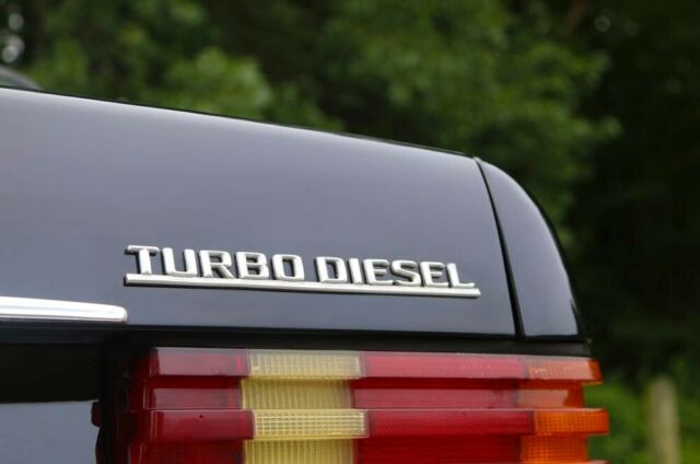 1983 Mercedes-Benz 300-Series 300SD Turbo Diesel Rare Collectible CARFAX - photo 6