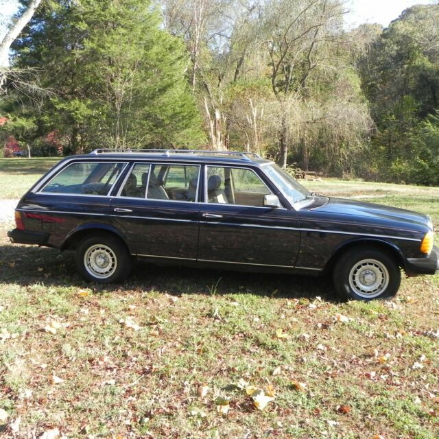 1983 Mercedes-Benz 300-Series Wagon - photo 2
