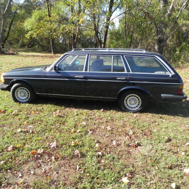 1983 Mercedes-Benz 300-Series Wagon - photo 3