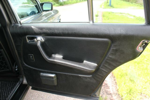 1983 Mercedes-Benz 300-Series - photo 13
