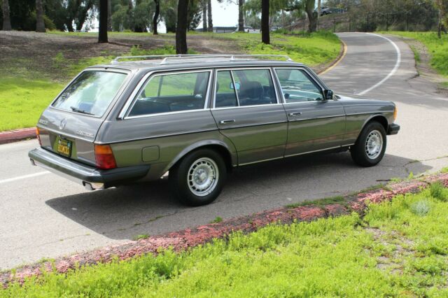 1983 Mercedes-Benz 300-Series - photo 7