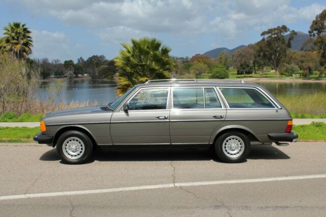 1983 Mercedes-Benz 300-Series - photo 8