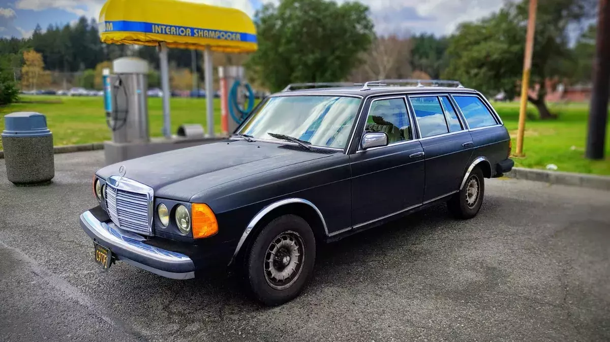 1983 Mercedes-Benz 300TD Turbodiesel Wagon 3.0L, Matte Black with Tan Interior 1983 Mercedes-Benz 300-Series TDT