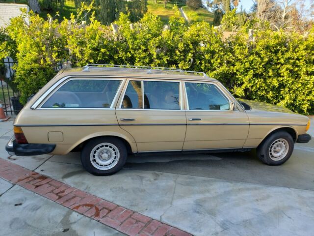 1983 Mercedes-Benz 300-Series - photo 2