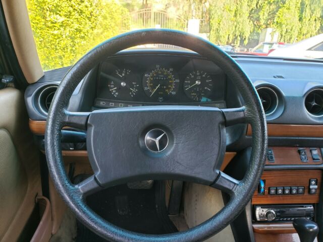 1983 Mercedes-Benz 300-Series - photo 7