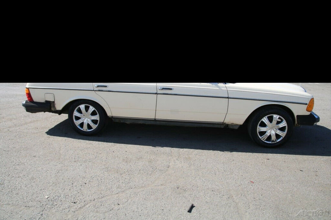 1983 Mercedes-Benz 300-Series 4 Dr Turbodiesel - photo 6
