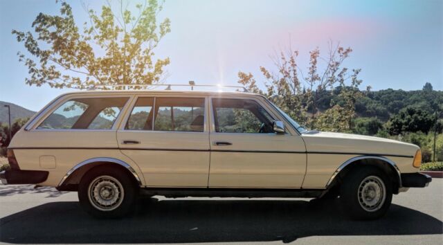 1983 MERCEDES-BENZ 300TDT TURBO DIESEL WAGON 1983 Mercedes-Benz 300-Series MB TEX