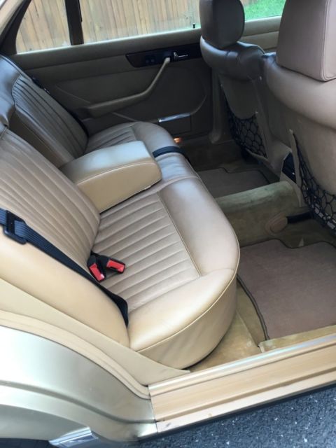 1983 Mercedes-Benz 300-Series sedan - photo 10