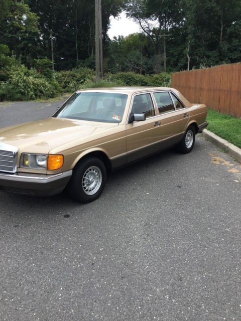 1983 Mercedes-Benz 300-Series sedan - photo 2