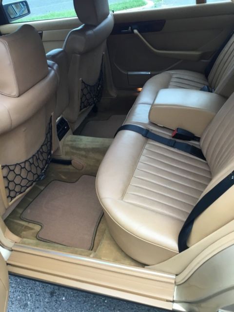 1983 Mercedes-Benz 300-Series sedan - photo 9