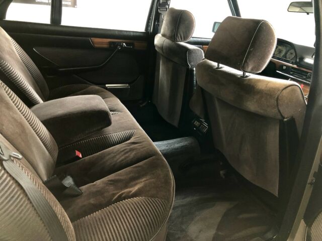 1983 Mercedes-Benz 300-Series - photo 8