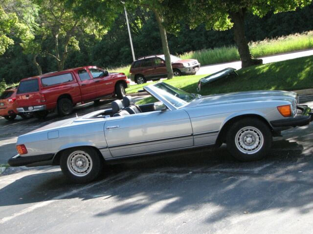 1983 Mercedes-Benz SL-Class CONVERTIBLE - photo 9