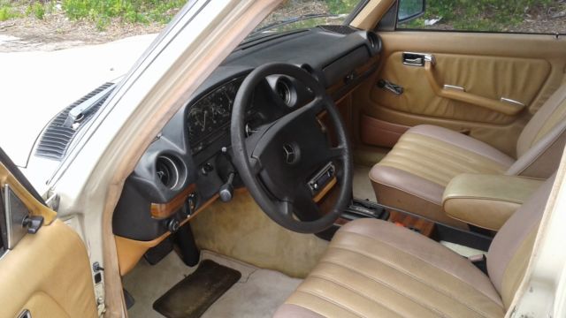 1983 Mercedes-Benz 200-Series 4 DOOR - photo 11