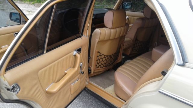 1983 Mercedes-Benz 200-Series 4 DOOR - photo 13