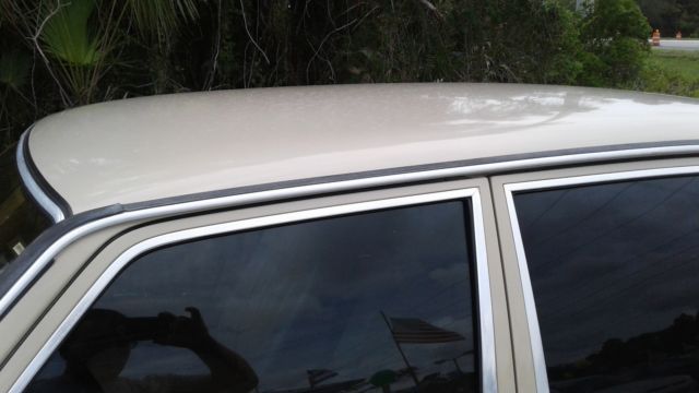 1983 Mercedes-Benz 200-Series 4 DOOR - photo 6