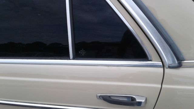 1983 Mercedes-Benz 200-Series 4 DOOR - photo 7