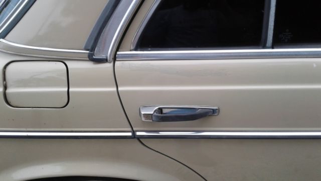 1983 Mercedes-Benz 200-Series 4 DOOR - photo 8