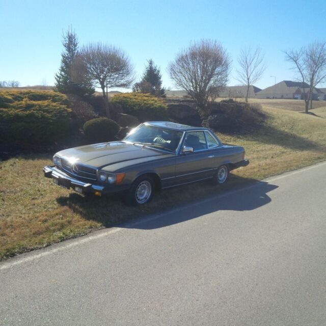 1983 Mercedes-Benz SL-Class 1983 MERCEDES-BENZ 380 SL