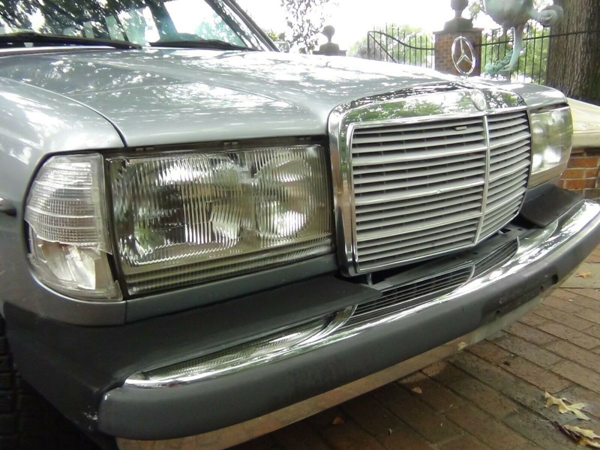 1983 Mercedes-Benz 300-Series - photo 11