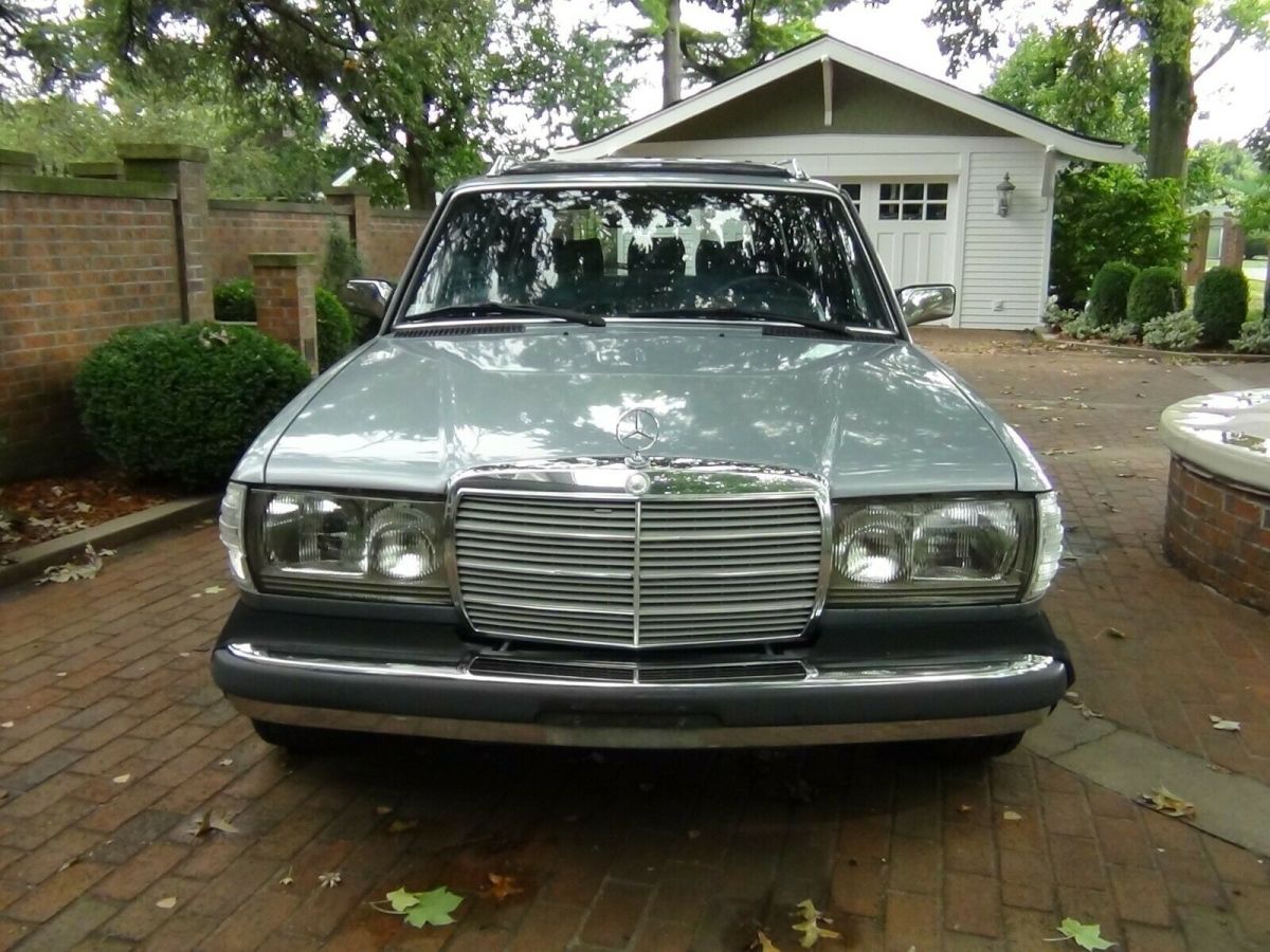 1983 Mercedes-Benz 300-Series - photo 2