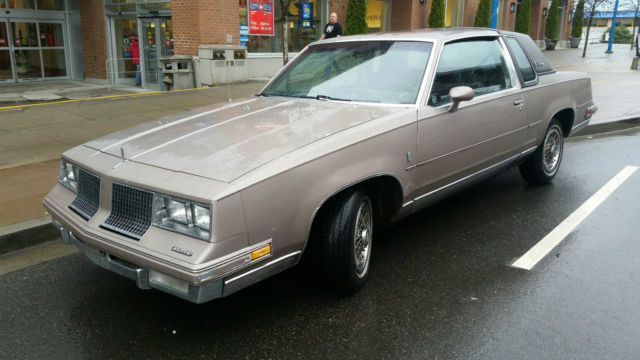 1983 Odsmobile Cutlass Supreme Brougham 305 cid V8 1983 Oldsmobile Cutlass