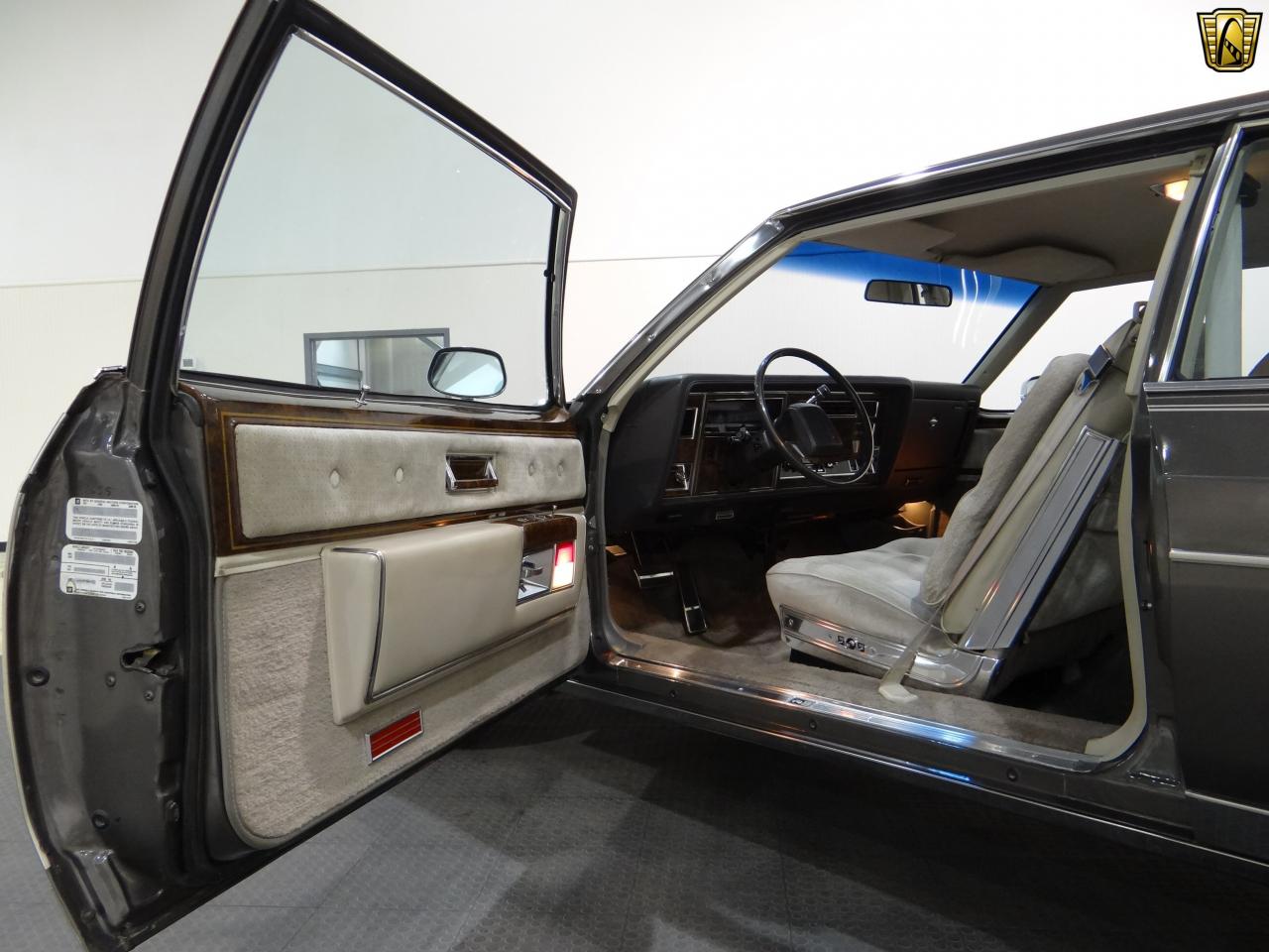 1983 Oldsmobile Ninety-Eight Regency - photo 12