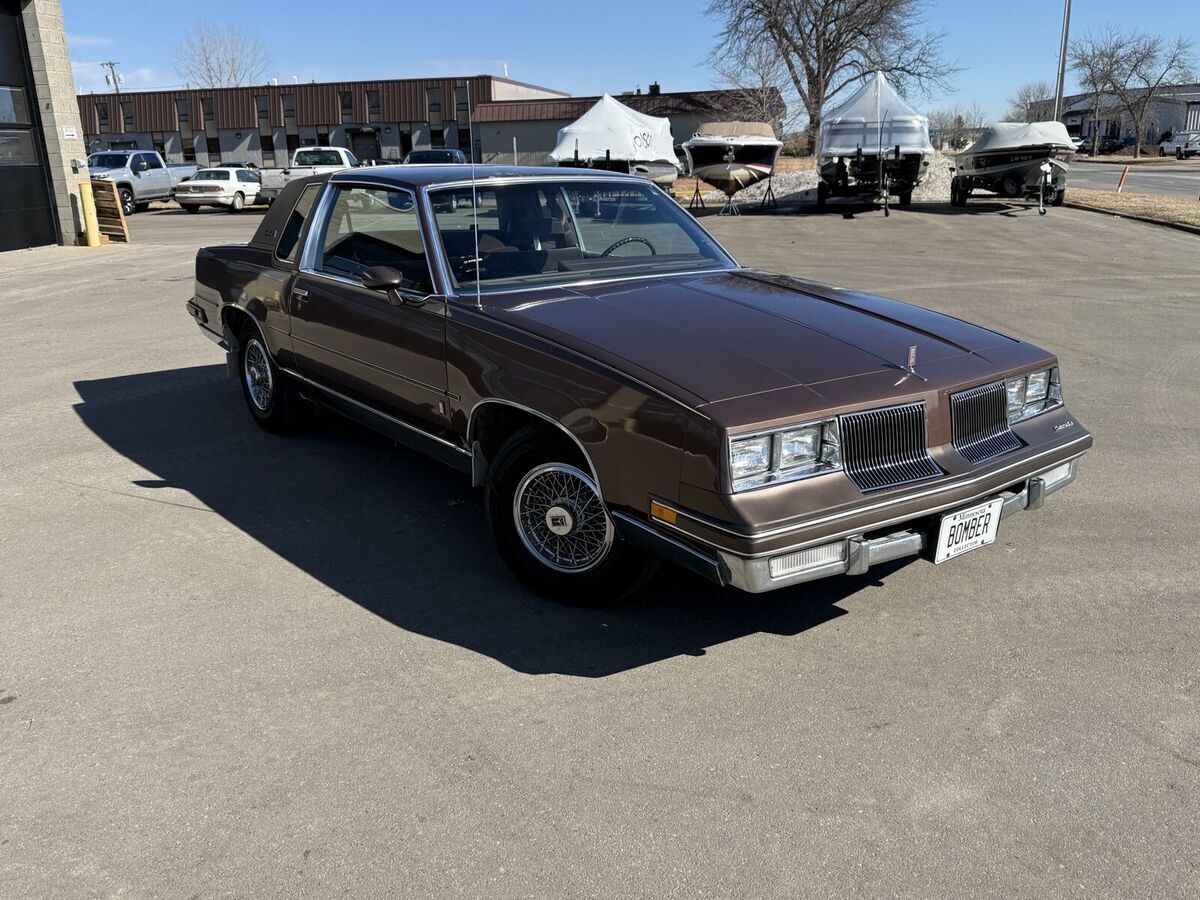 1983 Oldsmobile Cutlass BROUGHAM - photo 2