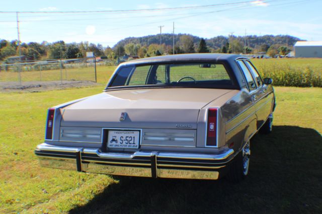 1983 Oldsmobile Ninety-Eight 98 Regency Broughman - photo 7
