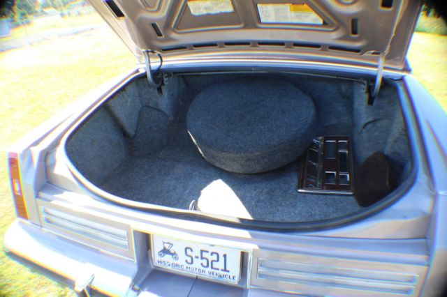 1983 Oldsmobile Ninety-Eight 98 Regency Broughman - photo 8