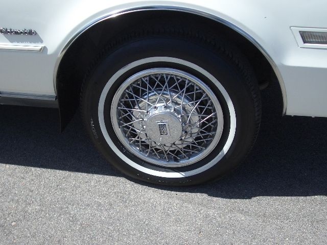 1983 Oldsmobile Toronado Brougham Coupe 2-Door - photo 10