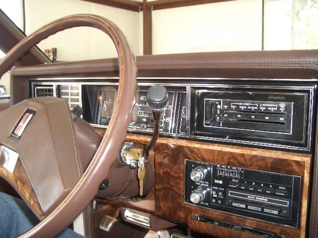 1983 Oldsmobile Toronado Brougham Coupe 2-Door - photo 9