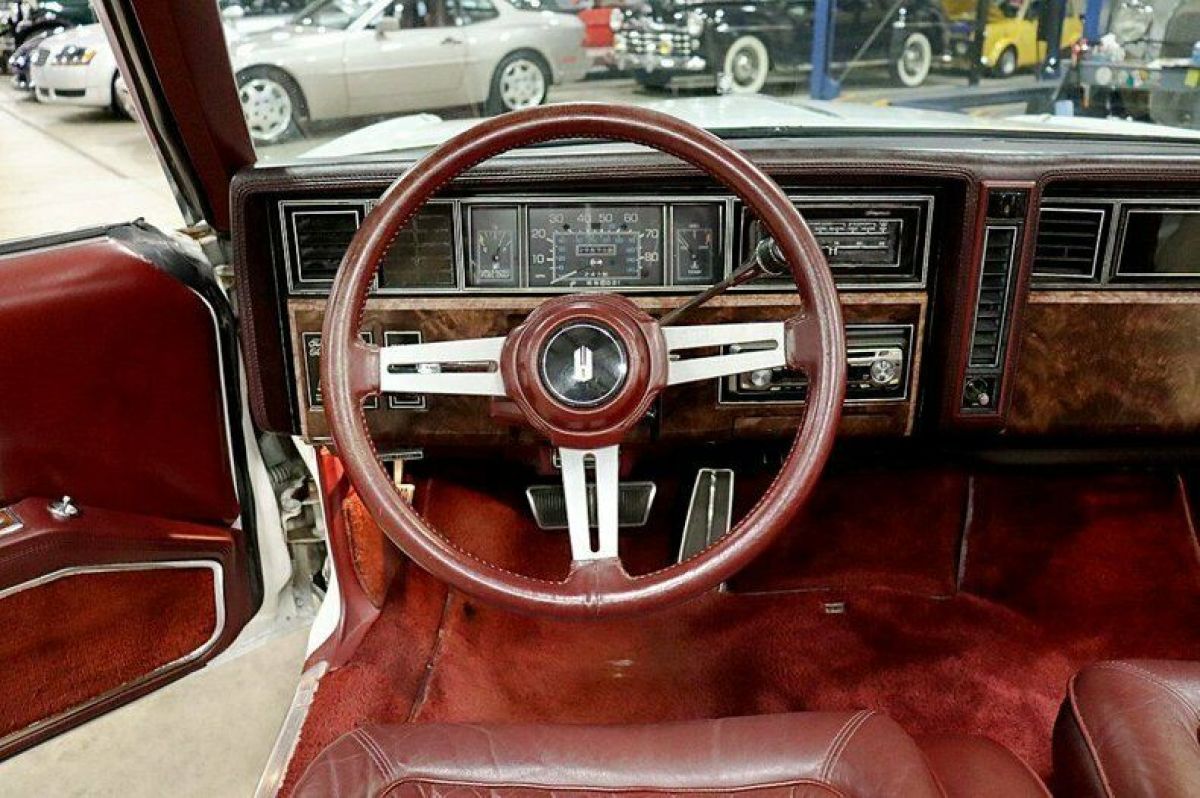 1983 Oldsmobile Toronado Brougham - photo 12