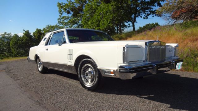 1983 Lincoln Mark Series Red Leather - photo 2