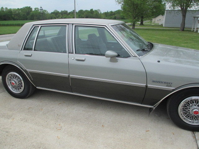 1983 Pontiac Catalina 4 door Parisienne - photo 2